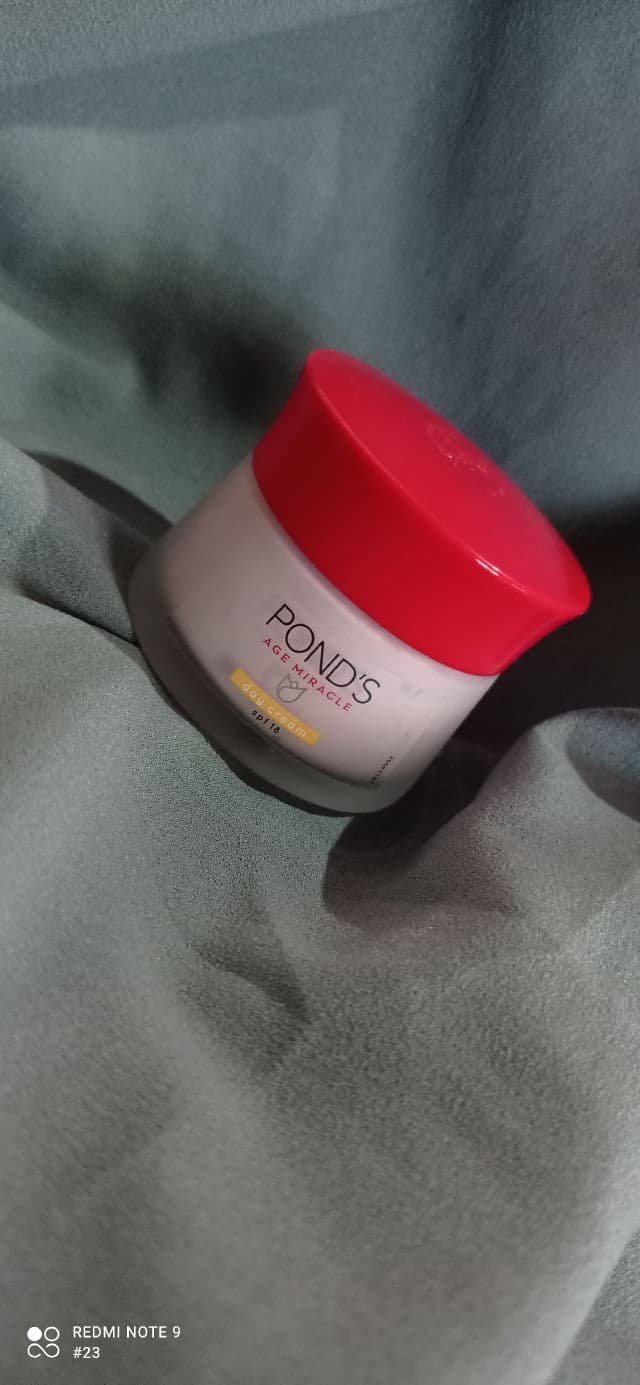 Pond's Age Miracle Day Cream SPF 18 PA ++ review photo by Hartati