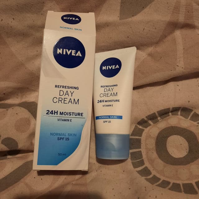 Nivea Essentials 24h Moisture Boost + Nourish Day Cream with SPF 15 review photo by Heggie63
