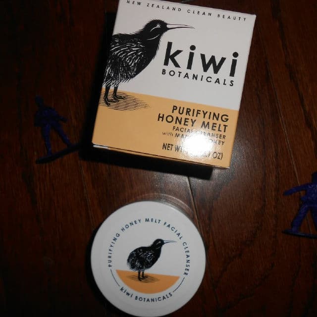 Kiwi Botanicals Brightening Honey Melt  Facial Cleanser review photo by Hendrika01