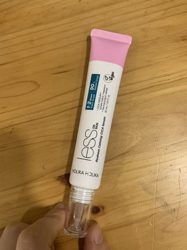 HOLIKA HOLIKA Less on Skin Redness Calming CICA Serum review photo by Herhumanist
