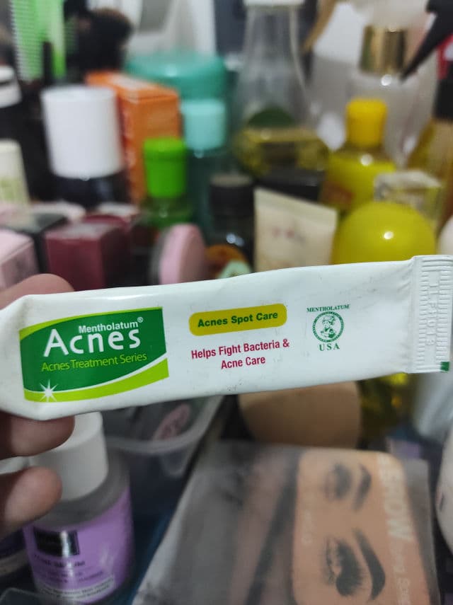 Mentholatum Acnes Spot Care review photo by Hesvara