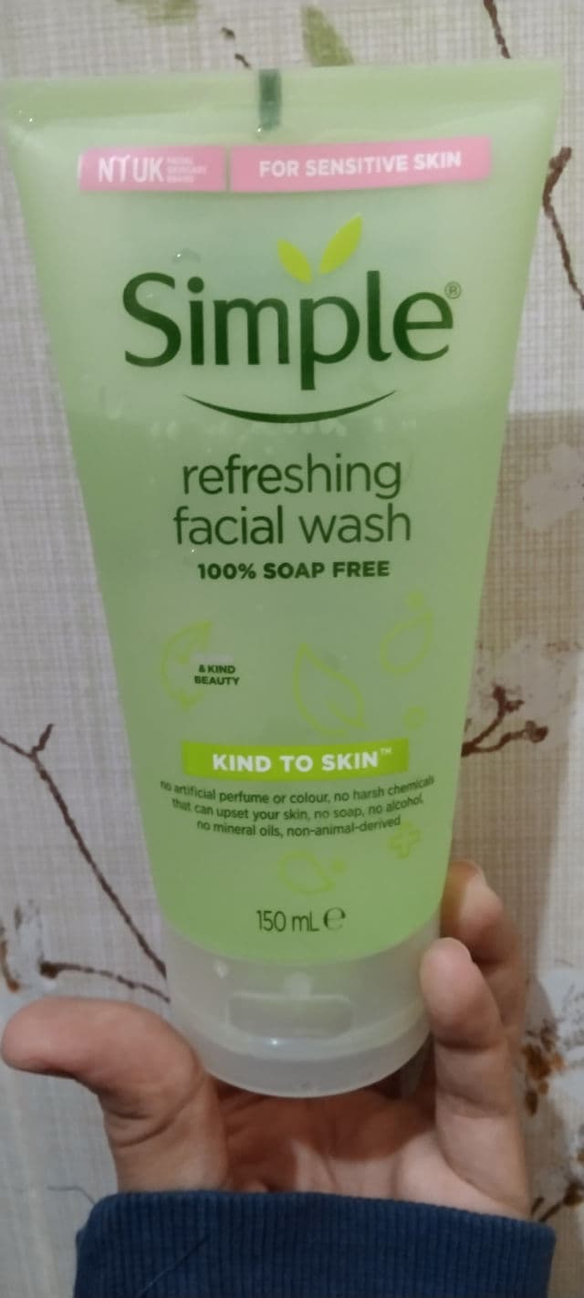 Simple Kind To Skin Refreshing Facial Wash review photo by Behindthedew