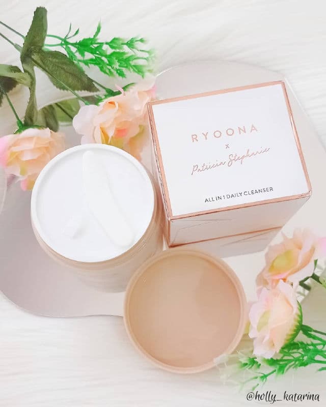 Ryoona All in One Daily Cleanser review photo by Hollykatarina