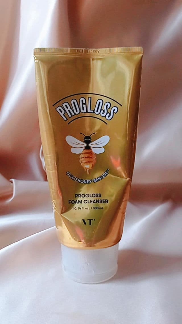 VT COSMETICS Progloss Foam Cleanser review photo by Hollykatarina