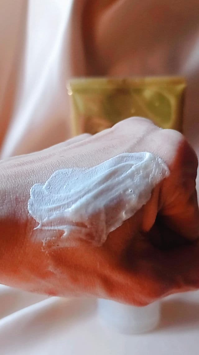 VT COSMETICS Progloss Foam Cleanser review photo by Hollykatarina