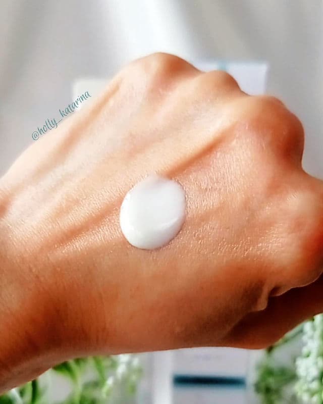 Histoire Naturelle Moisture Daily Sun Lotion Spf 50+ PA+++ review photo by Hollykatarina