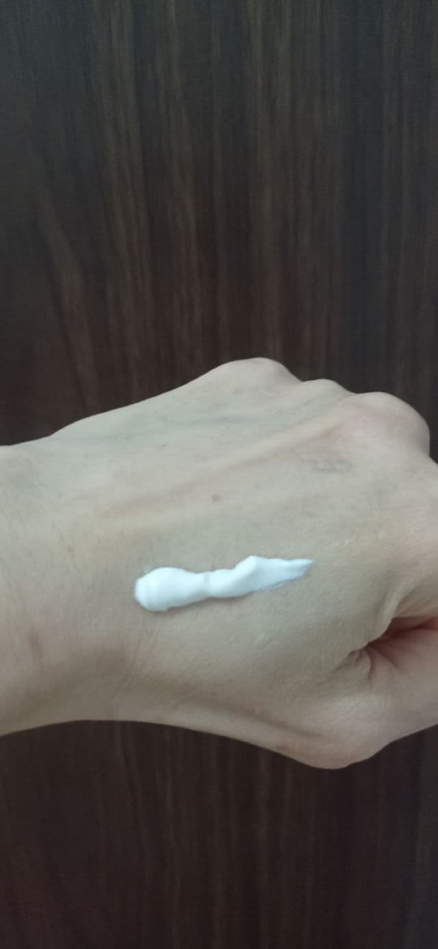 Katess Physical Sunscreen - 4 review photo by Hollykatarina