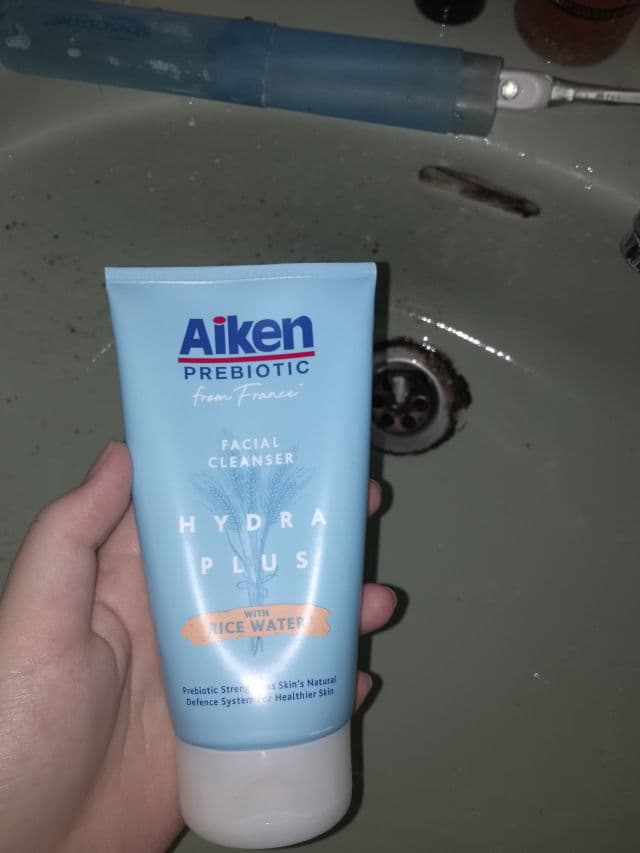 Aiken Prebiotic Hydra Plus Facial Cleanser  review photo by Honeybunn
