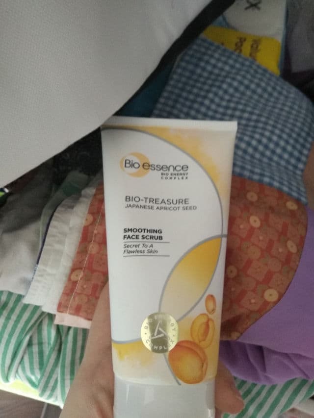 Bioessence Bio Treasure Japanese Apricot Seed Smoothing Face Scrub review photo by Honeybunn