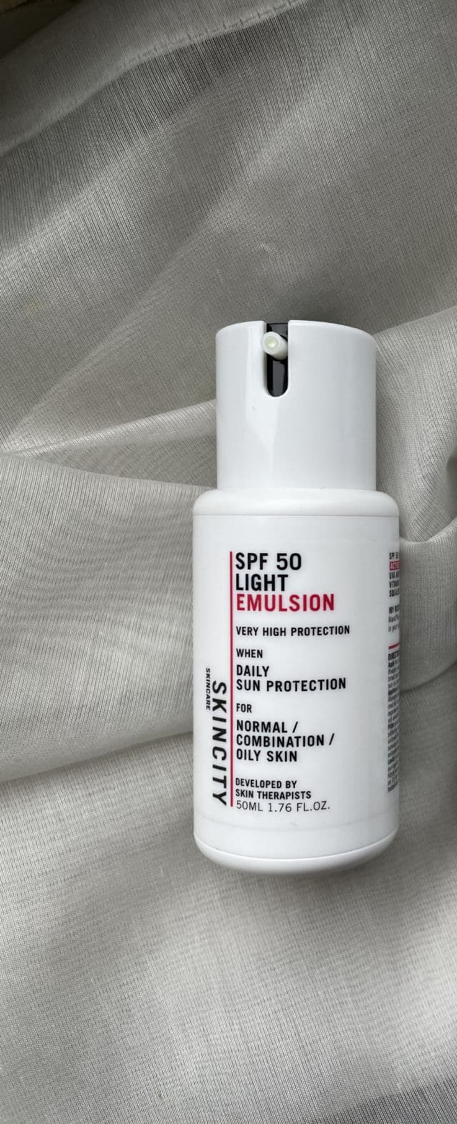 SKINCITY Skincare SPF50 Light Emulsion review photo by Hudvardsfreak