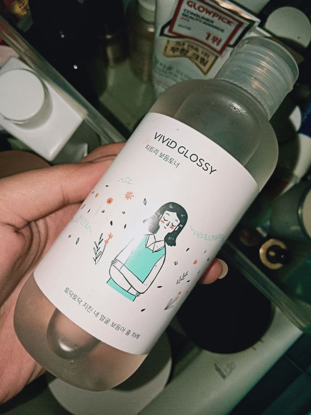 Vivid Glossy Tea Tree Toner review photo by Iamvan