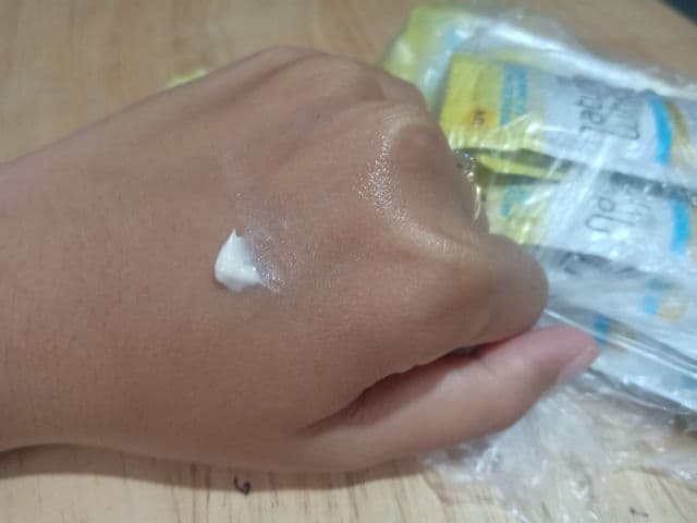 Olay Natural White Light w​/​ UV Protection Whitening Cream review photo by Iamvan