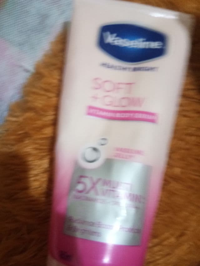 Vaseline Soft Glow Vitamin Body Serum review photo by Wistri