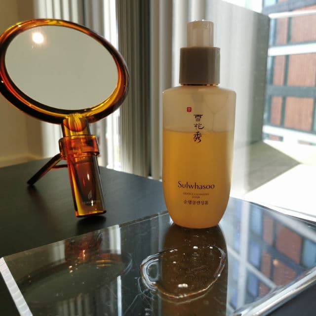 Sulwhasoo Gentle Cleansing Foam review photo by IcaBeauty