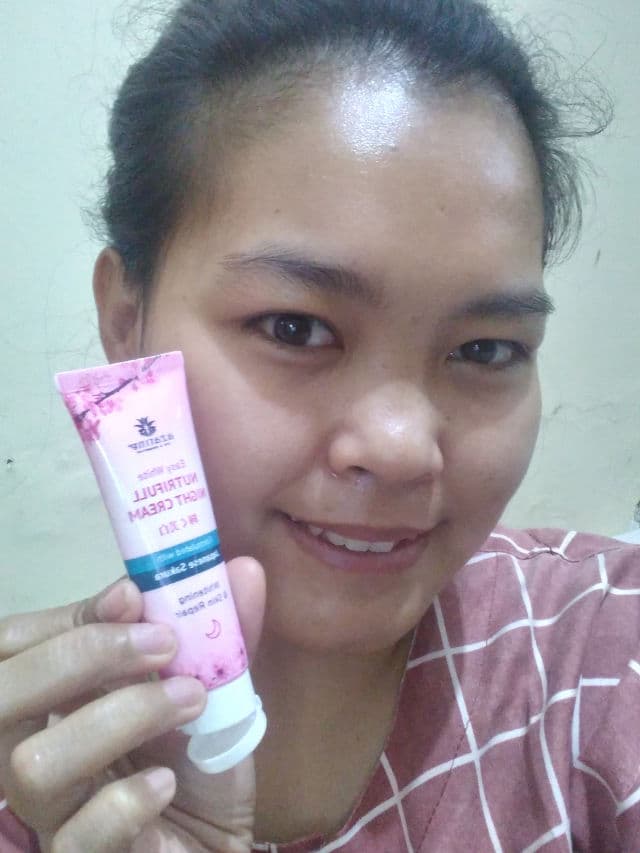 Azarine Easy White Light Moist Day Cream SPF 25++ review photo by Indrimauliddiyah