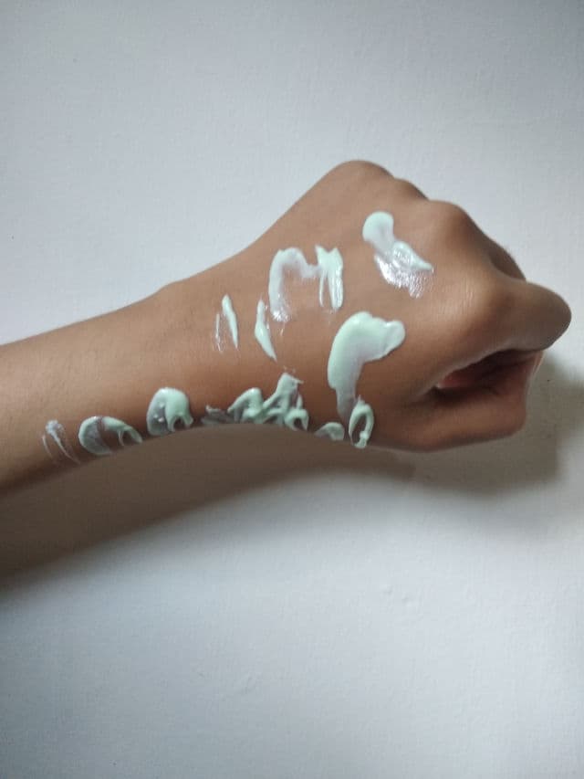 Scarlett Whitening Fantasia Fragrance Brightening Body Lotion review photo by InginGlowing