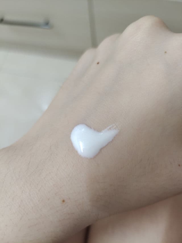 Bioessence Bio-Water Hydrating Sunscreen SPF50+ PA++ review photo by Irisy