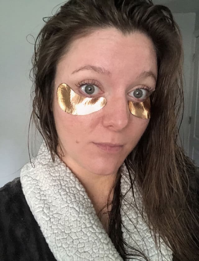 Earth Therapeutics Rejuvenating Gold Hydrogel Under-Eye Patch review photo by JMG