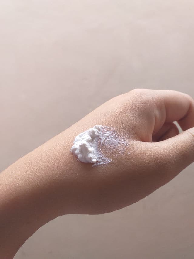 Cloud 9 Blanc De Brightening Cream review photo by Jani