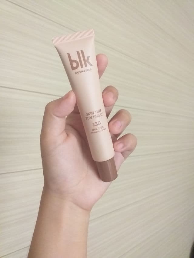 BLK Cosmetics Skintint Sun Shield SPF 30 - Butterscotch review photo by Jani