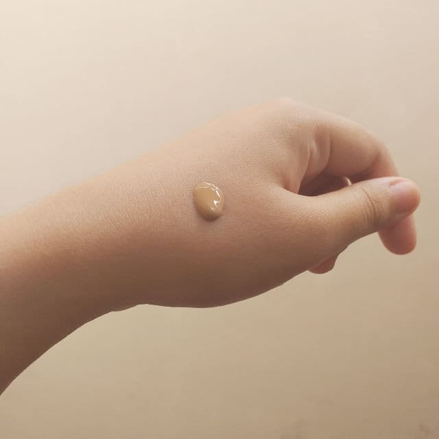 BLK Cosmetics Skintint Sun Shield SPF 30 - Butterscotch review photo by Jani