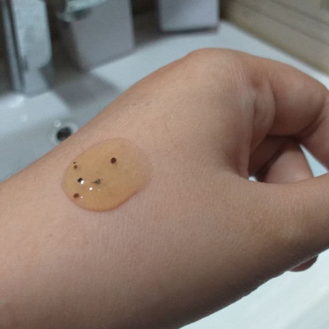 Herbalife Skin Instant Reveal Berry Scrub review photo by Jani