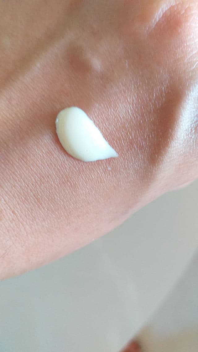 NeoStrata Minesol Oil Control FPS 70 review photo by JessKbeauty