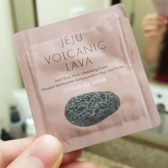 THE FACE SHOP JeJu Volcanic Lava Pore Cleansing Foam (150ml) review photo by JoanneKylie