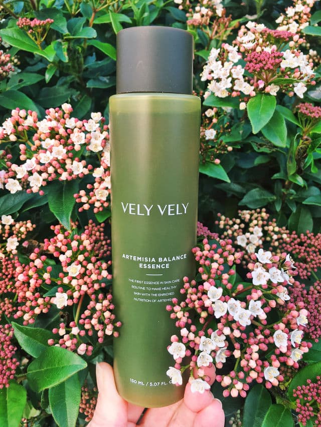 Vely Vely Artemisia Balance Essence review photo by KWYNBeauty