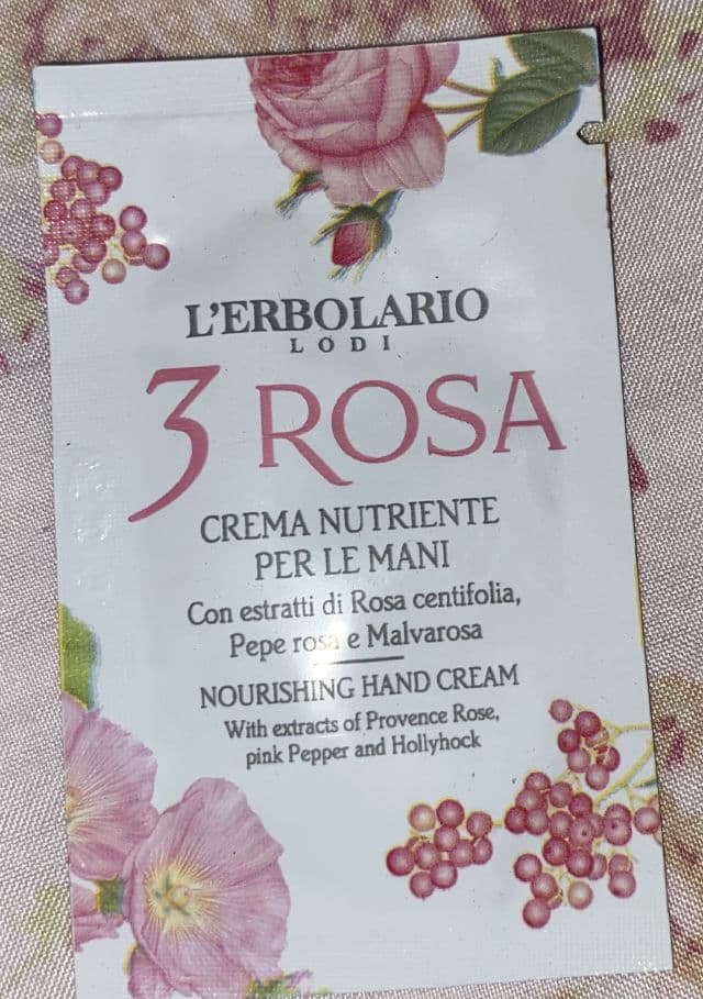 L’ERBOLARIO 3 Rosa Crema Nutriente Per Le Mani review photo by Kaiiixx
