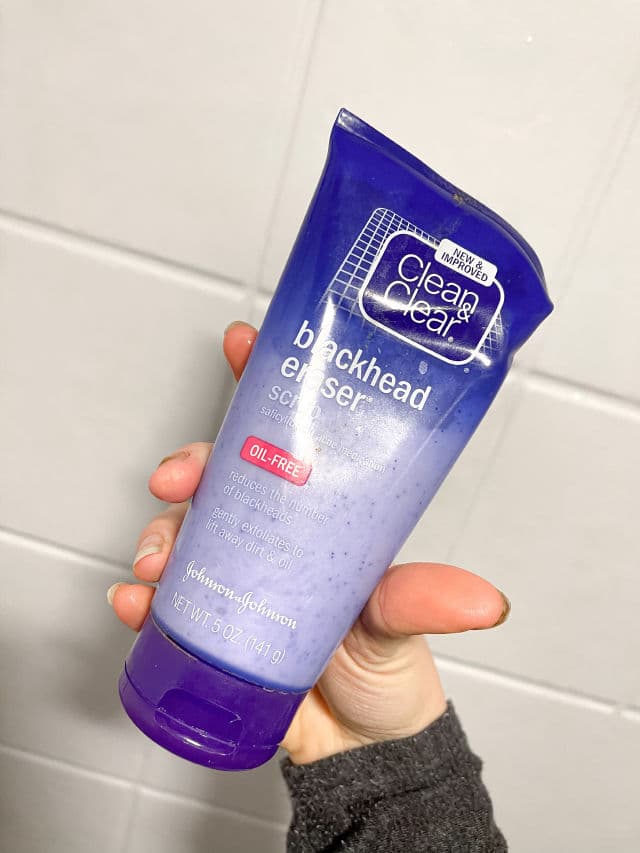 Clean & Clear Blackhead Eraser Scrub review photo by KarinaY