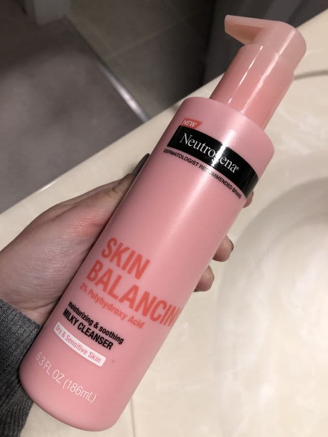 Neutrogena Skin Balancing Milky Cleanser for Dry Skin review photo by KateT