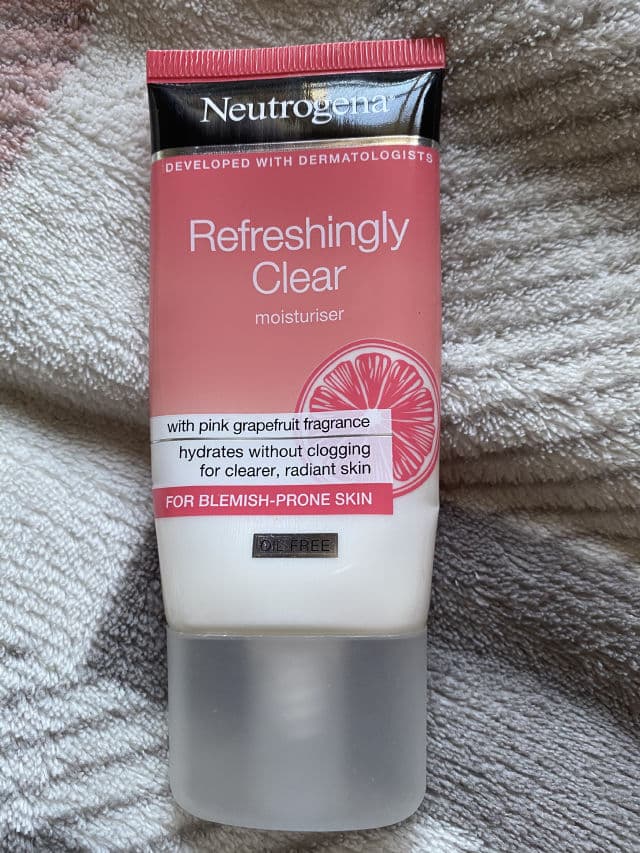 Neutrogena Visibly Clear Pink Grapefruit Oil-Free Moisturiser review photo by Kayleighskin