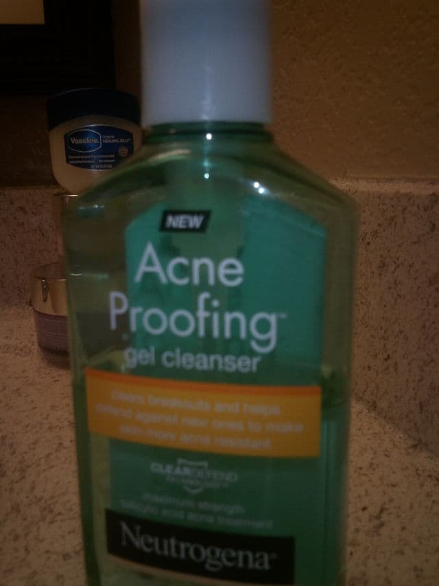 Neutrogena Acne Proofing Gel Cleanser review photo by KelBell