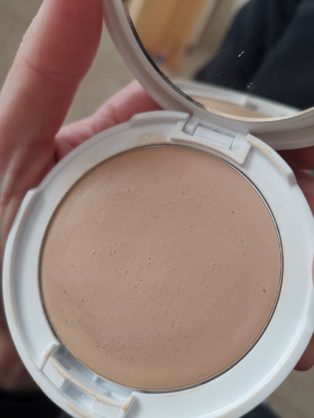 Uriage Bariesun sun Mineral Cream Tinted Compact SPF 50+ Light review photo by KoalaPask
