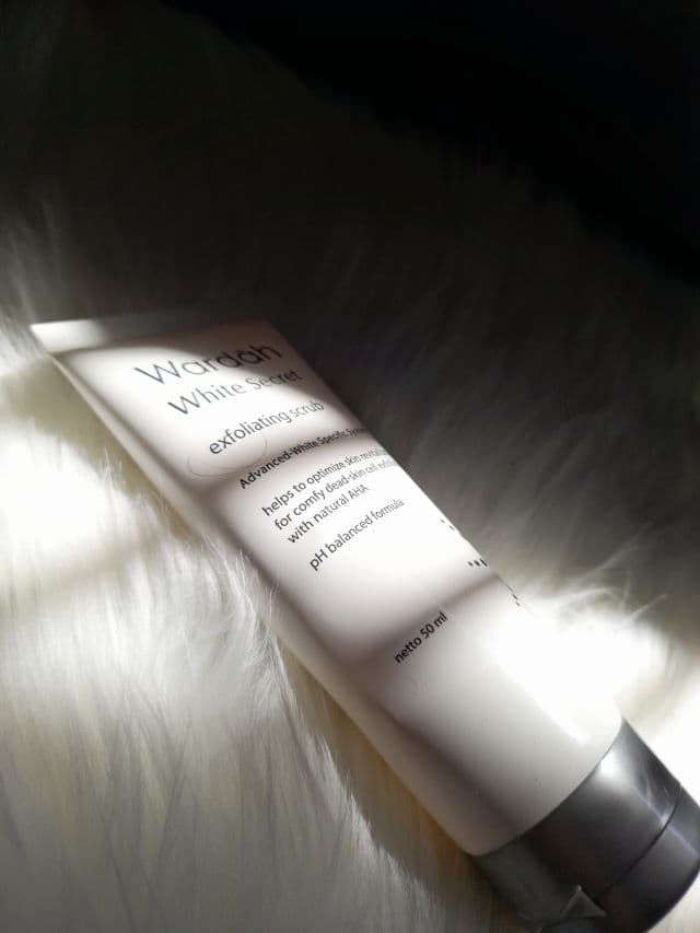 Wardah White Secret Exfoliating Scrub review photo by Kusuma