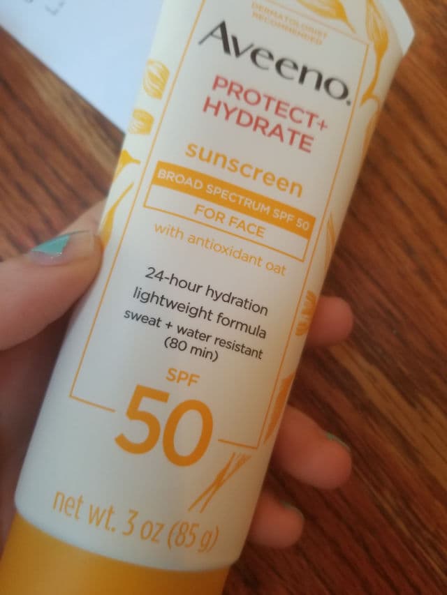 Aveeno Protect & Hydrate Lotion Sunscreen with Broad Spectrum SPF50 for Face review photo by LadyG
