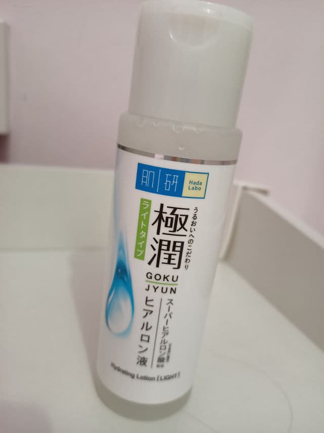 Hada Labo Hydrating Lotion Light review photo by Lalakuma