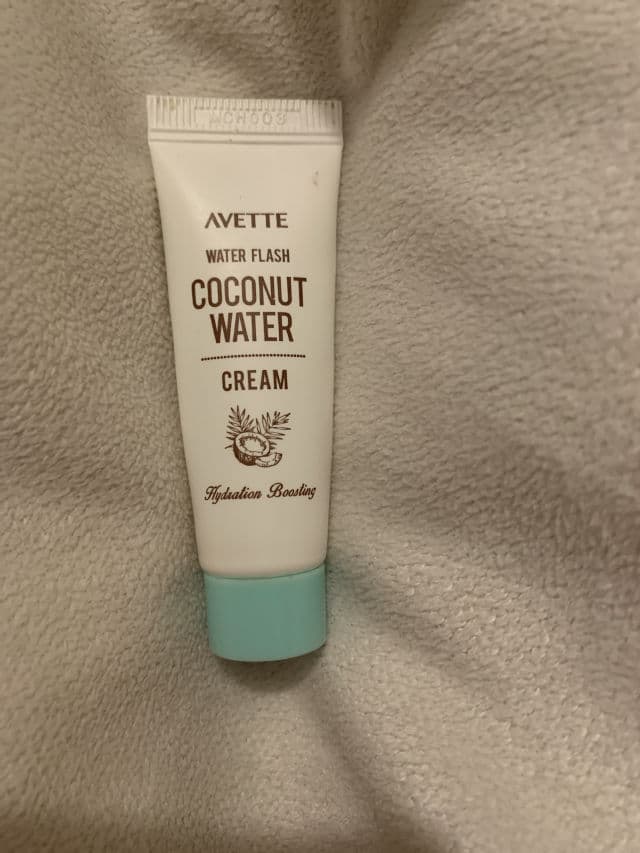 Avette Water Flash Coconut Water Face Cream review photo by Larryberry