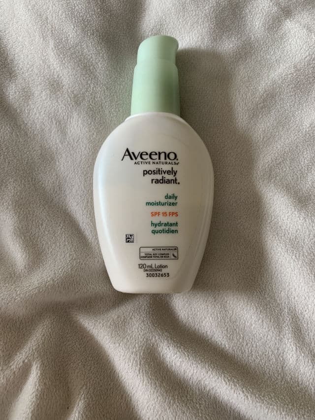 Aveeno Positively Radiant Daily Moisturizer SPF 15 review photo by Larryberry