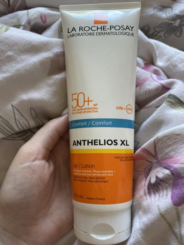 La Roche-Posay Anthelios XL Comfort Lotion SPF50+ review photo by LauraEN