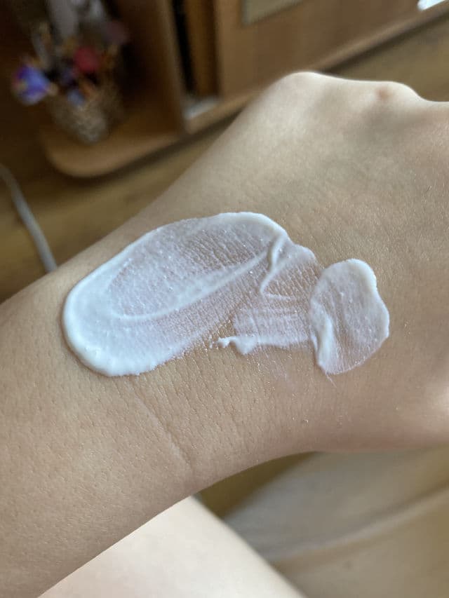 La Roche-Posay Anthelios XL Comfort Lotion SPF50+ review photo by LauraEN