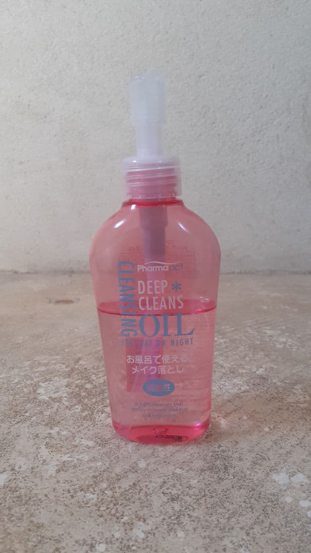 Kumano Cosmetics Pharmaact Deep Cleansing Oil review photo by LaureThithu