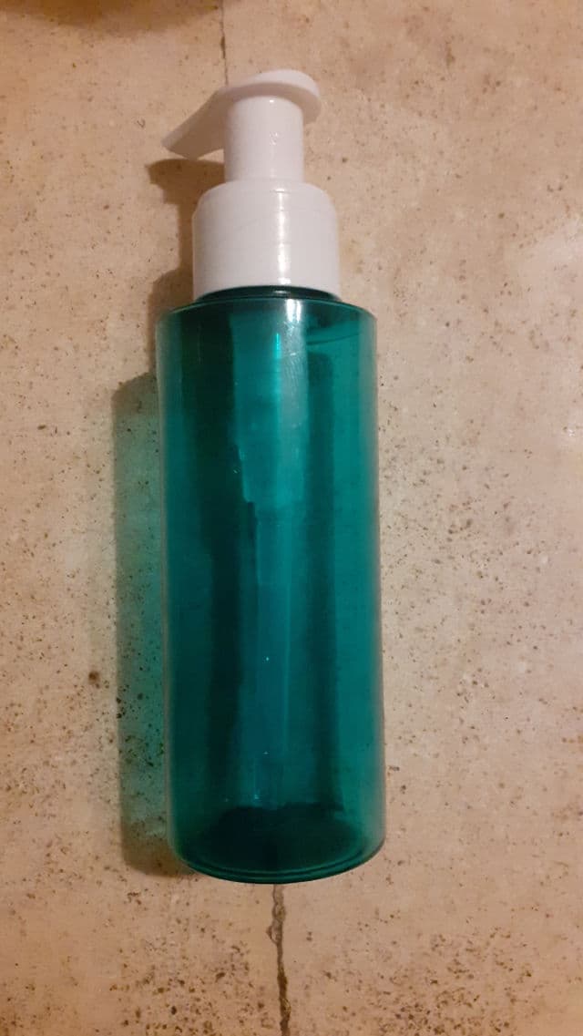 Uriage Hyseac Purifying Oil review photo by LaureThithu