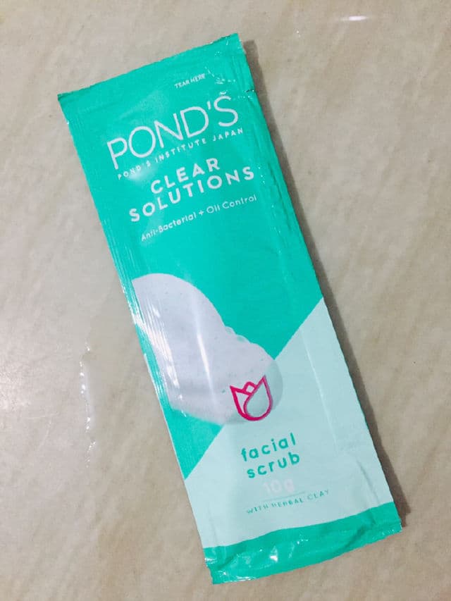 Pond's Clear Solutions  Anti-Bacterial Facial Scrub review photo by Lieutenantbeauty