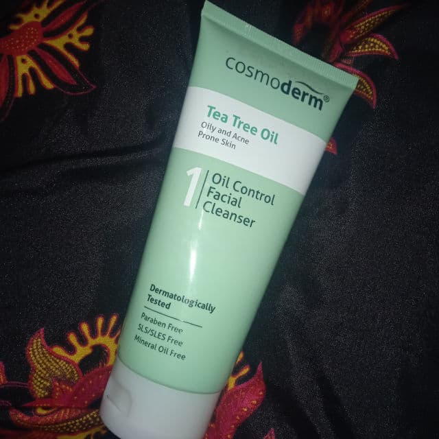 Cosmoderm Tea Tree Oil Oil Control Facial Cleanser  review photo by Lilo13