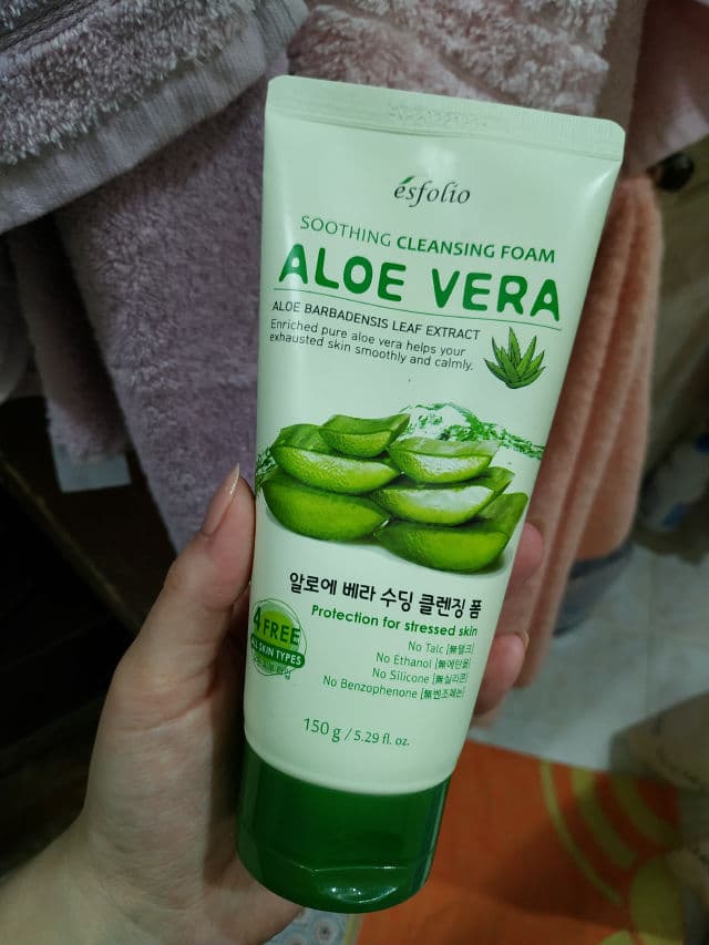 ESFOLIO Aloe Vera Soothing Cleansing Foam review photo by skincareandcaro