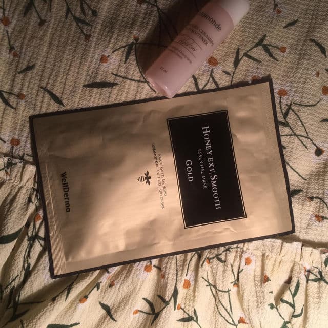 WellDerma  Honey Ext.Smooth Essential Mask Gold review photo by LizhReview