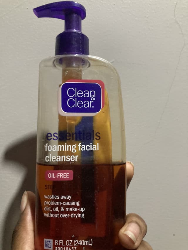 Clean & Clear Essentials Foaming Facial Cleanser review photo by Loisss