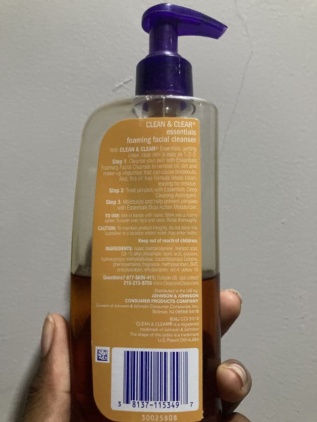 Clean & Clear Essentials Foaming Facial Cleanser review photo by Loisss